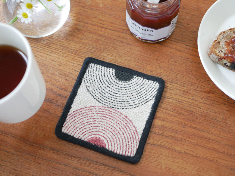 【adepeche/アデペシュ】アクセントになるテーブルファブリック