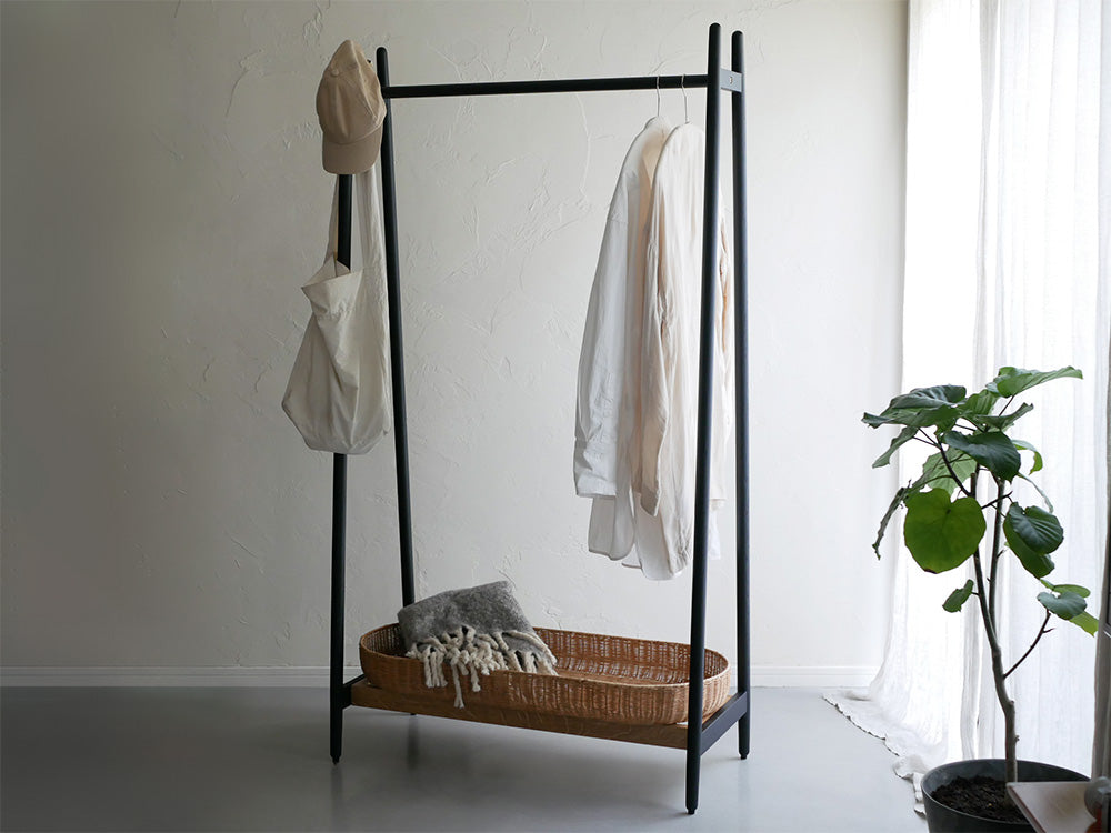 【NOWHERE LIKE HOME】ラタンバスケット付きコートハンガー