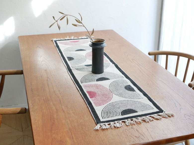 【adepeche/アデペシュ】アクセントになるテーブルファブリック