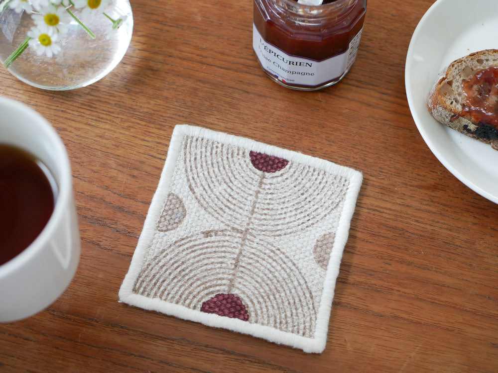 【adepeche/アデペシュ】アクセントになるテーブルファブリック