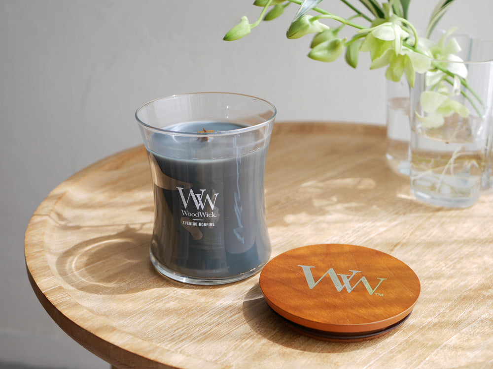 【カメヤマキャンドル】音と香りを楽しむWoodWickキャンドル