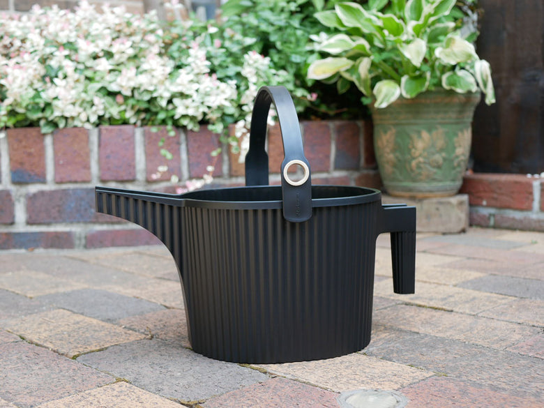 【八幡化成】ガーデンビートル　フォンタナジョウロ