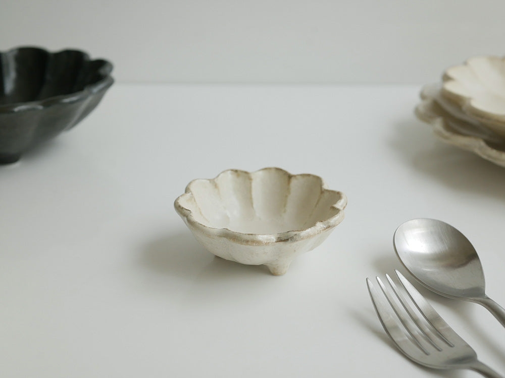 【TOJIKITONYA/トウジキトンヤ】ぽってりとした花皿 リンカ