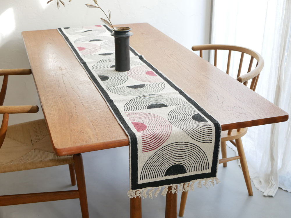 【adepeche/アデペシュ】アクセントになるテーブルファブリック