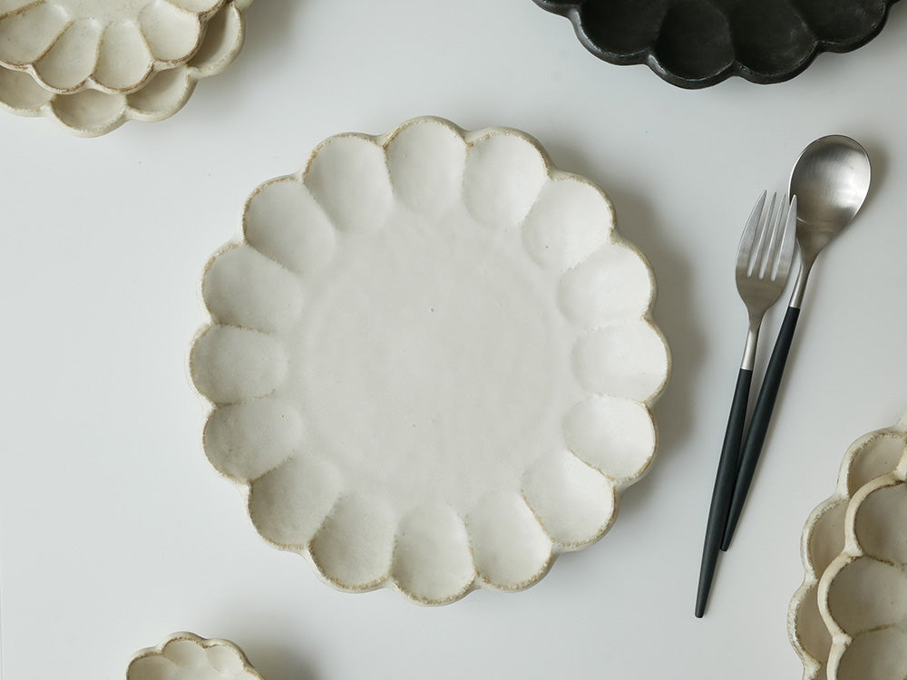 【TOJIKITONYA/トウジキトンヤ】ぽってりとした花皿 リンカ