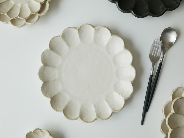 【TOJIKITONYA/トウジキトンヤ】ぽってりとした花皿 リンカ